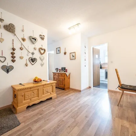 2202 Stilvolle 3,5 Im Alpinen Stil Eingerichtet *